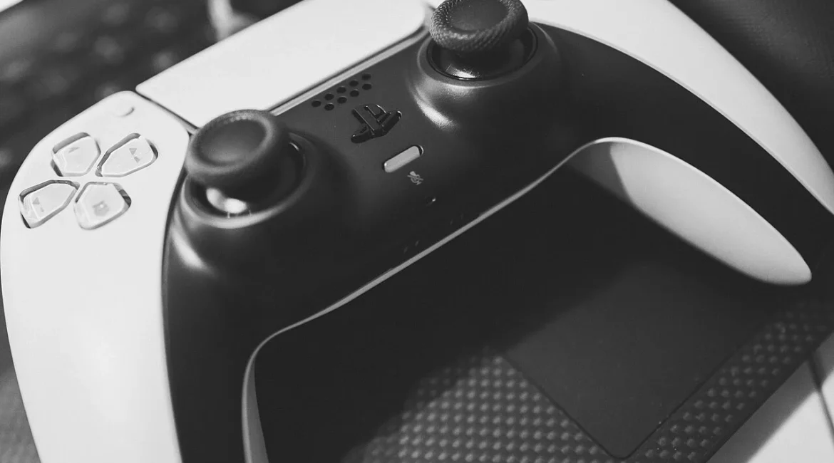 controller DualSense per le uscite videogiochi di ottobre 2026